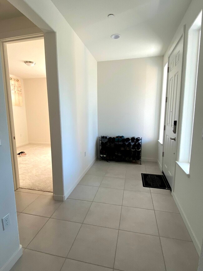 Entryway - 2747 Interlude St