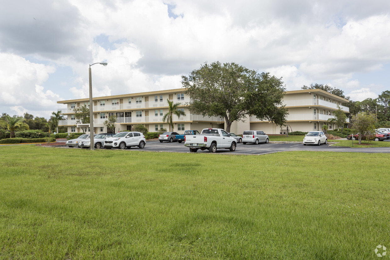 Grove City Manor - Apartments in Englewood, FL | Apartments.com