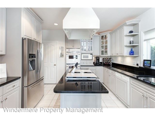 Building Photo - 909 Marine Dr