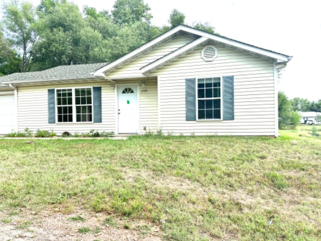 Building Photo - 2335 Main St