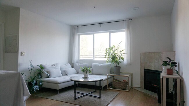Building Photo - 3717 California Ave SW