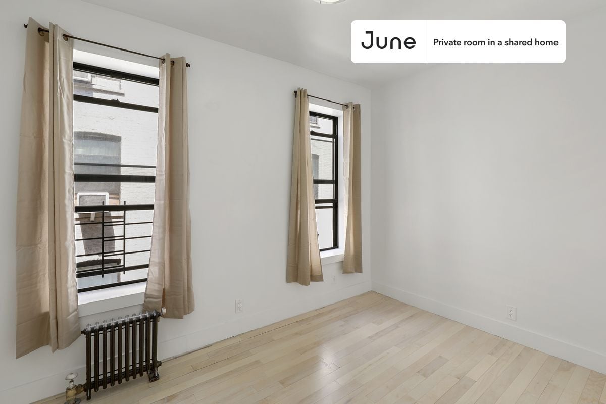 Foto principal - Room in Shared 4 bed/2 bath home