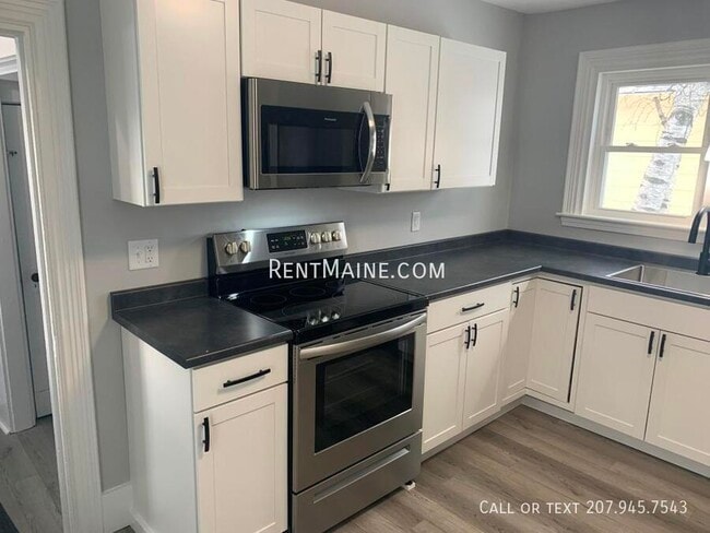 Building Photo - 166 Birch St