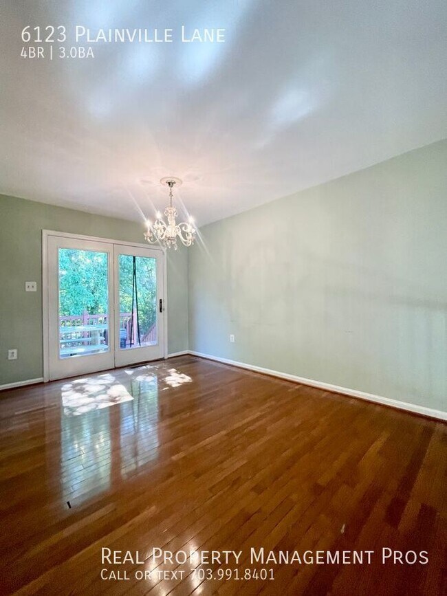 Foto del edificio - 6123 Plainville Ln