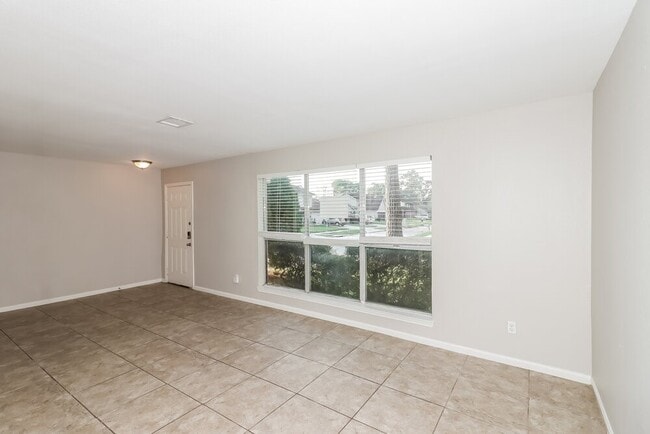 Building Photo - 11955 Drummond Park Dr