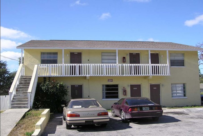 Building Photo - Palm Gardens