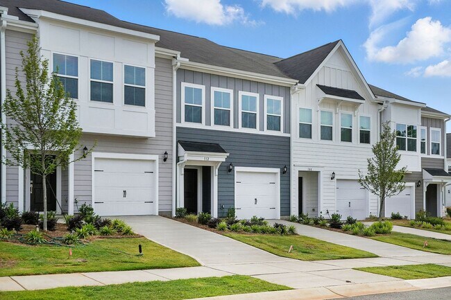 Foto del edificio - Available Now | Brand New 3 Bedroom Townhouse for Rent in Raleigh NC | FIRST MONTH'S RENT WAIVED!