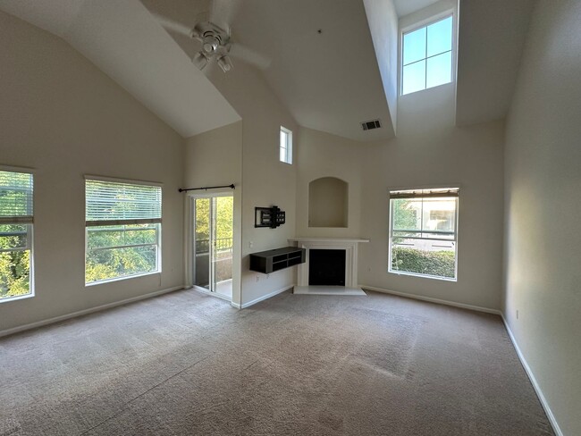 Building Photo - 1387 Milano Drive #4 - West Sacramento 95691