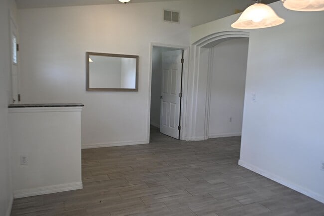 Building Photo - Large 4 bedroom home awaits your arrival!