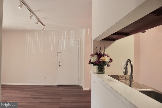 Building Photo - 1301 Woodhollow Dr