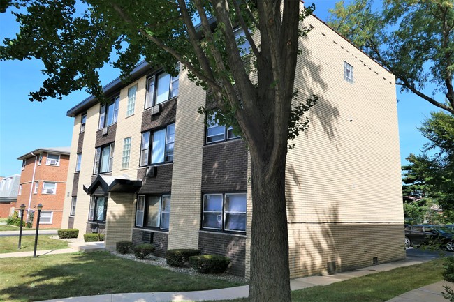 Building Photo - 2252 W 111th St
