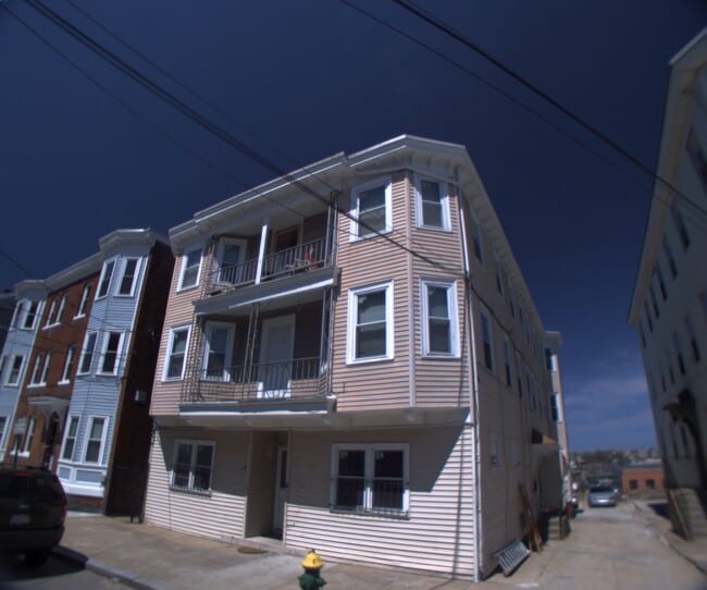 Building Photo - 19 Spruce St