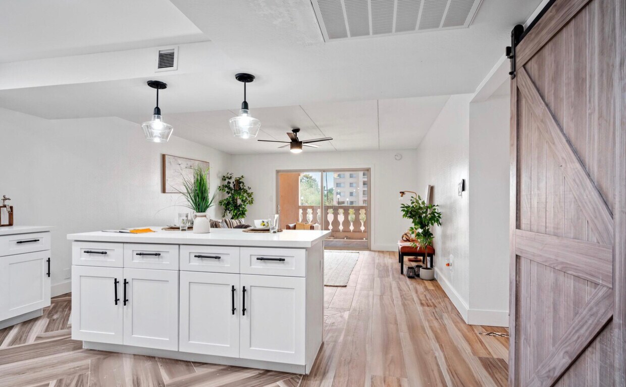 Photo - 7930 E Camelback Rd (Scottsdale, AZ)