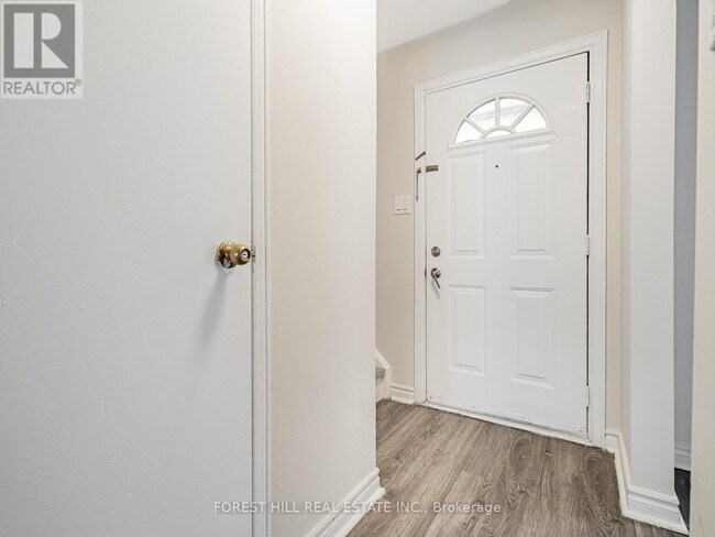 Photo du bâtiment - 16 Rexdale Blvd