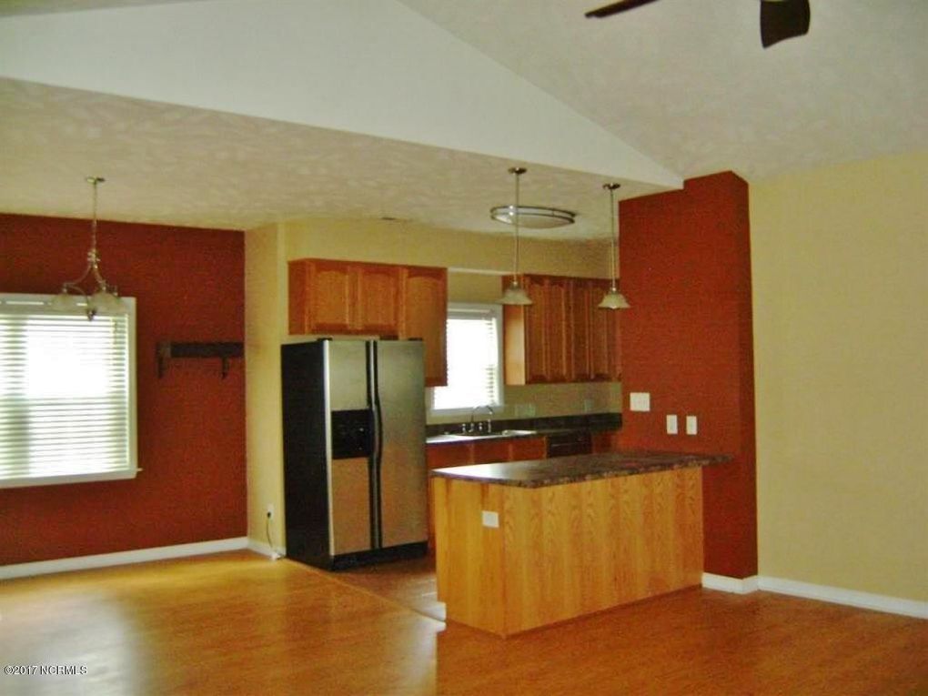Kitchen - 326 W Howard Dr