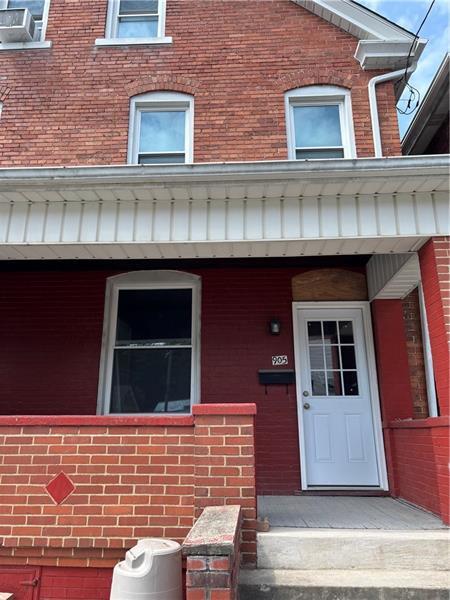 Building Photo - 905 Orr Ave