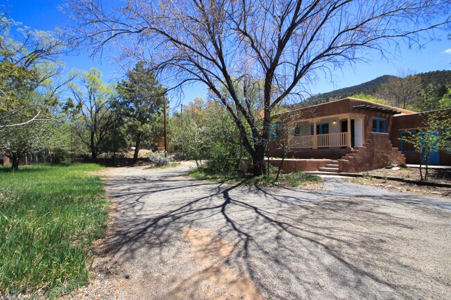 Building Photo - Canyon Road Mountain House