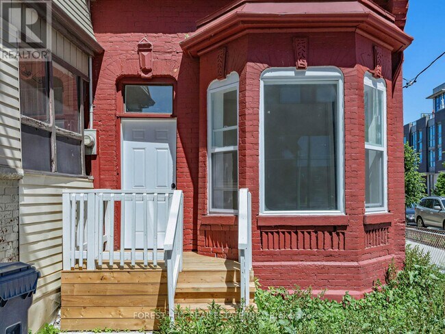 Building Photo - 419 Dufferin St