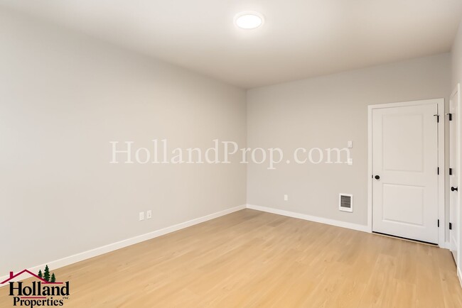 Building Photo - Stunning 2-Bedroom, 2.5-Bath Apartment wit...