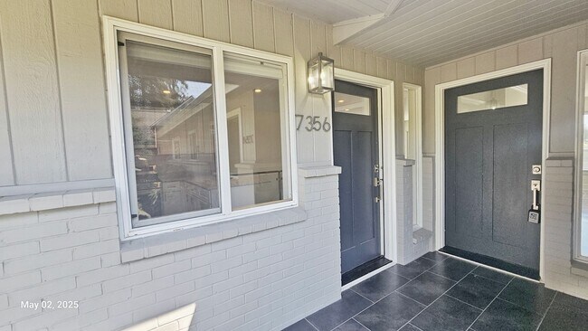 Foto del edificio - 3 Bed, 2 Bath Apartment Newly Remodel in P...