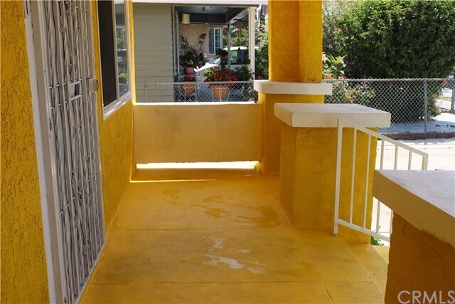Building Photo - 1661 W 56th St