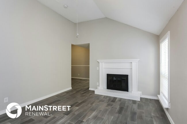 Building Photo - 1420 Paintbrush St