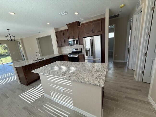 Foto del edificio - 15013 Shady Palms Ln