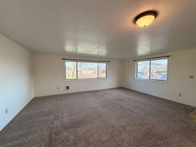 Foto del edificio - 104-114 SW Chandler Dr