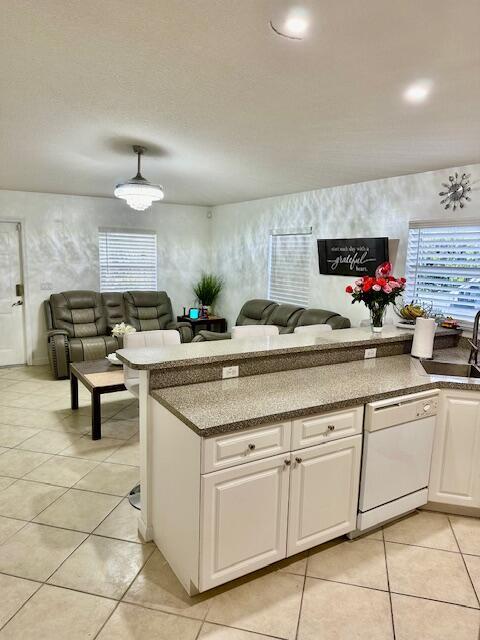 Building Photo - 4942 Dillon St