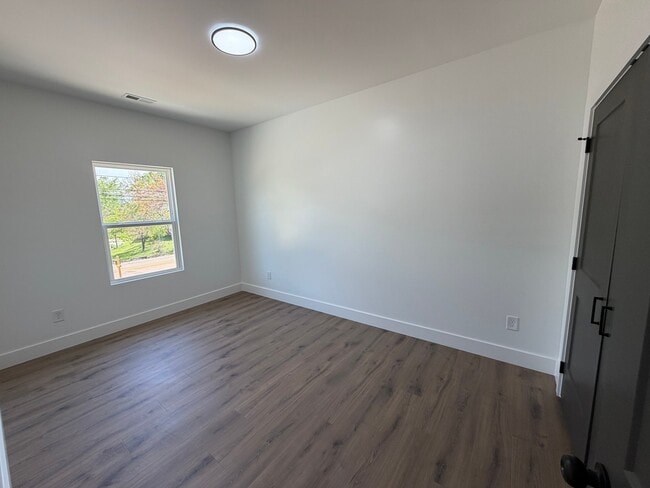 Building Photo - 3425 Garden Dr