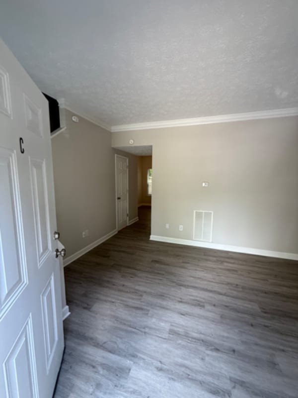 Building Photo - 347 Leafmore Rd SW