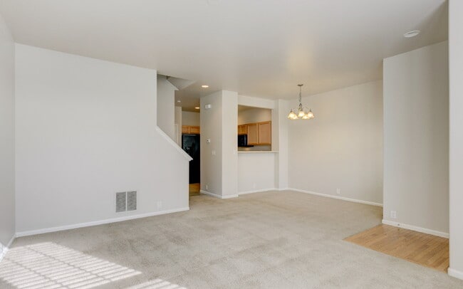 Building Photo - Comfortable 3-Bedroom Townhome in Cross Cr...