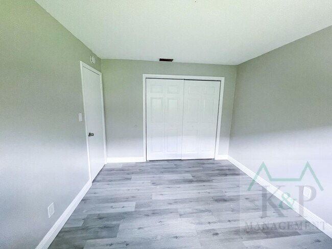Building Photo - 515 Duchess Ct