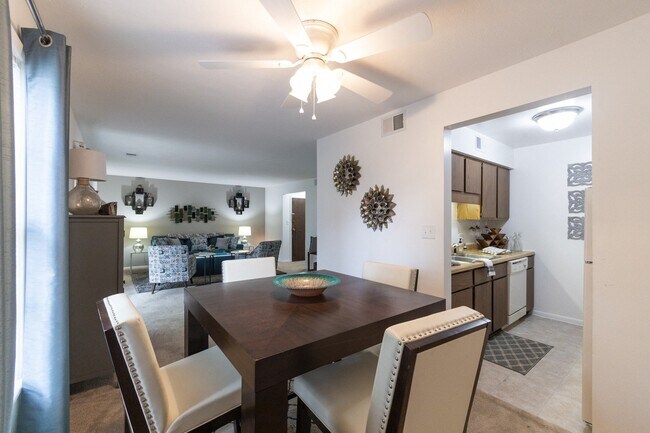 Apartamentos de 2 habitaciones, sala de estar, comedor y cocina en University Park - University Park