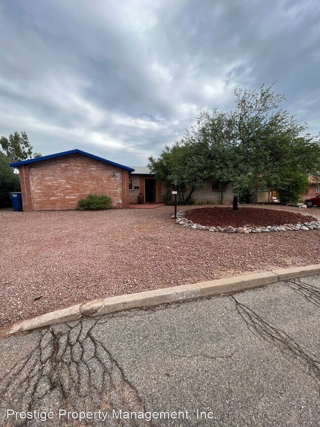 2945 E 1st St, Tucson, AZ 85716