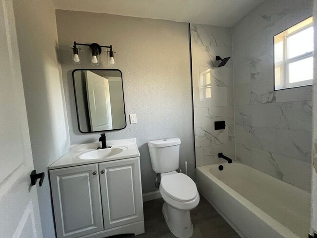 Foto del edificio - 351 Ave N NE