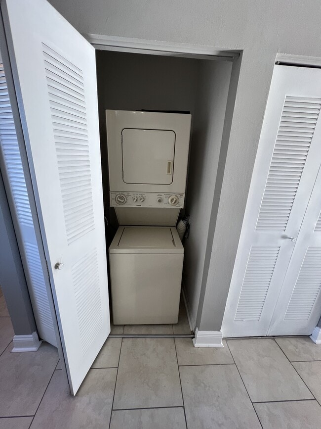 Foto del edificio - 5200 NW 31st Ave