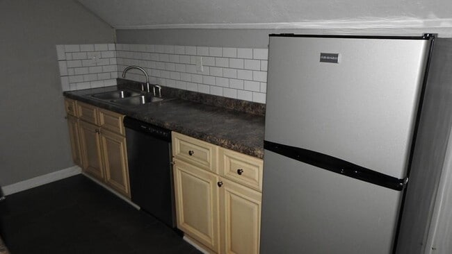 Building Photo - 425 N Morse Ave