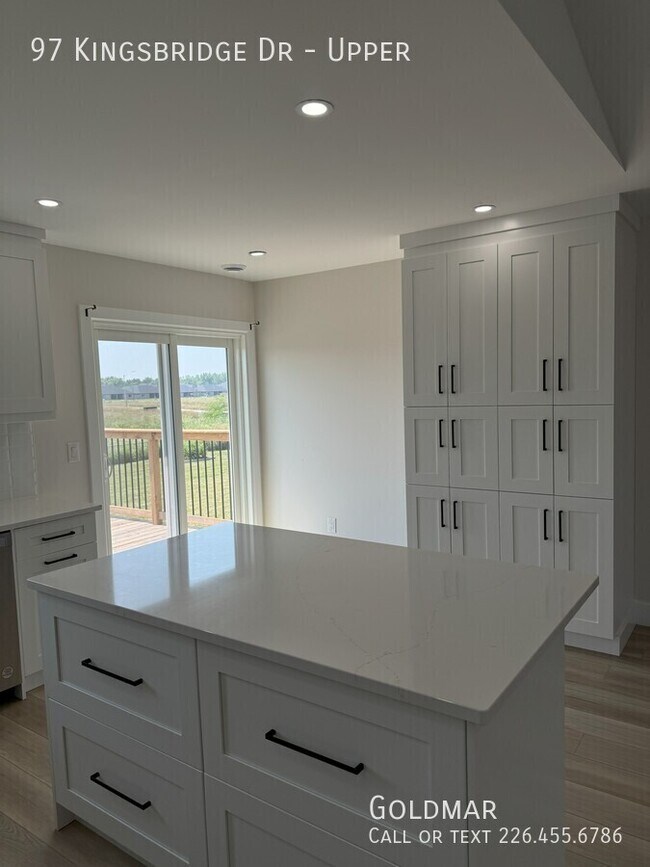 Photo du bâtiment - Newly Built ,Absolutely Stunning Upper Uni...