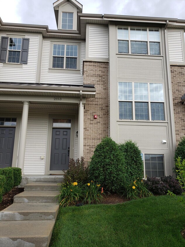 2153 Coral Ln, Glenview, IL 60026 Townhome Rentals in Glenview IL