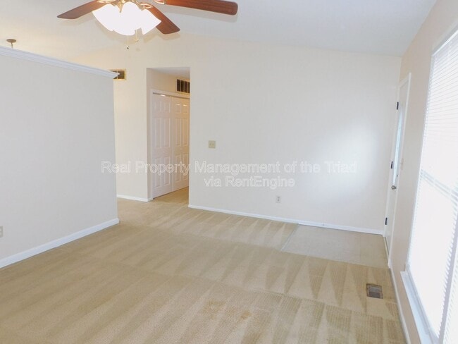 Building Photo - 905 Tipperary Dr