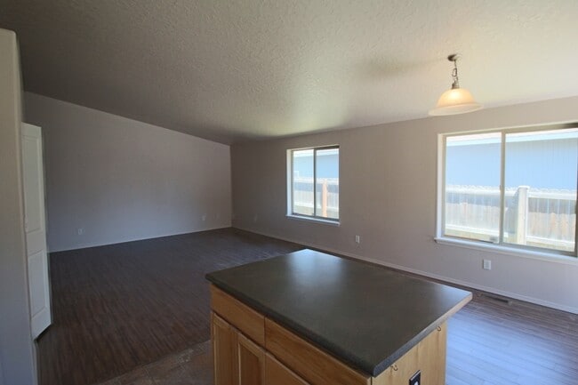 Building Photo - $500 OFF First Month Rent | 12 Month Lease | Huntington Meadows