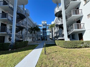 Building Photo - 5300 W 21st Ct