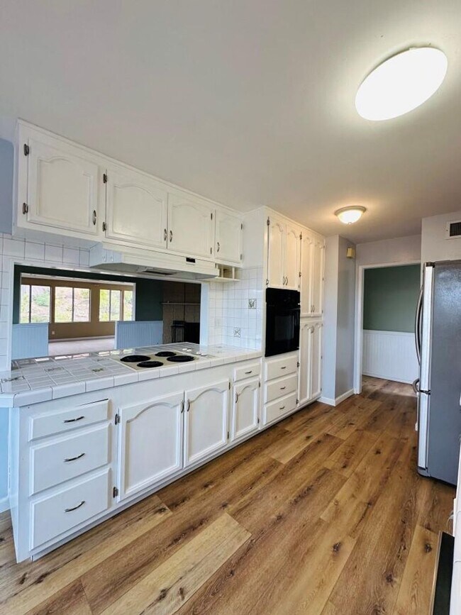 Building Photo - Single Family Home in San Carlos