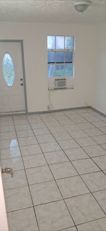 Building Photo - 833 36th St