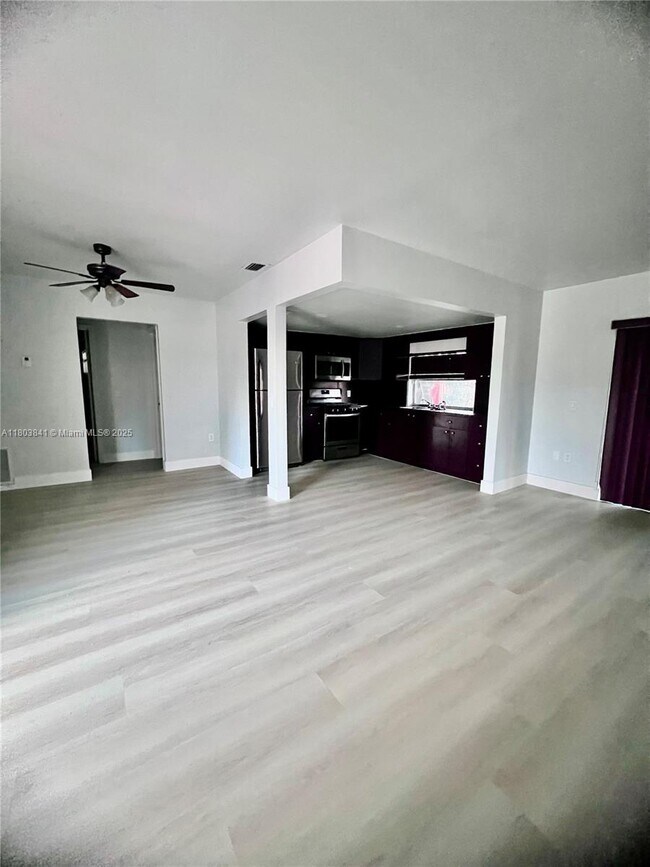 Foto del edificio - 11431 NW 35th St