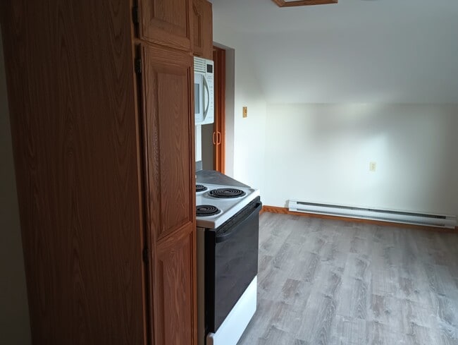 alternate view of kitchen - 615 Lake St