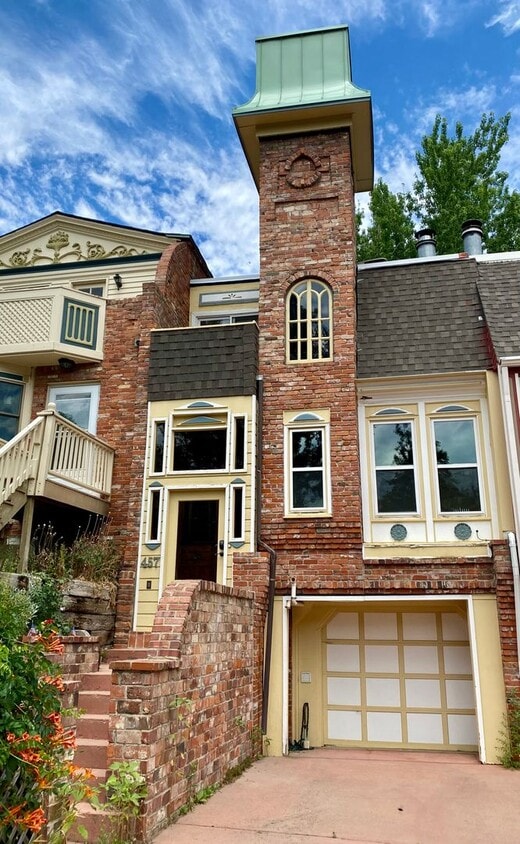 Two Bedroom PLUS Bonus Room on the West End of Pearl Street - Two Bedroom PLUS Bonus Room on the West End of Pearl Street