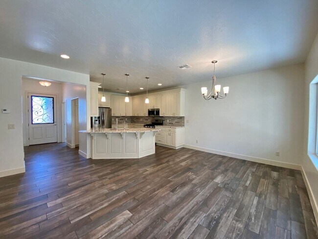 Building Photo - 4 br, 2 bath House - 350 E Vermillion Ave