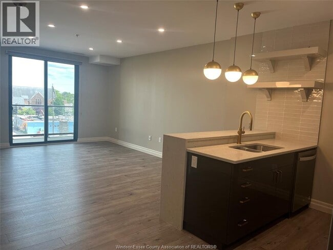 Building Photo - 531 Pelissier St